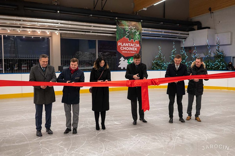Oficjalne otwarcie lodowiska w Jarocinie